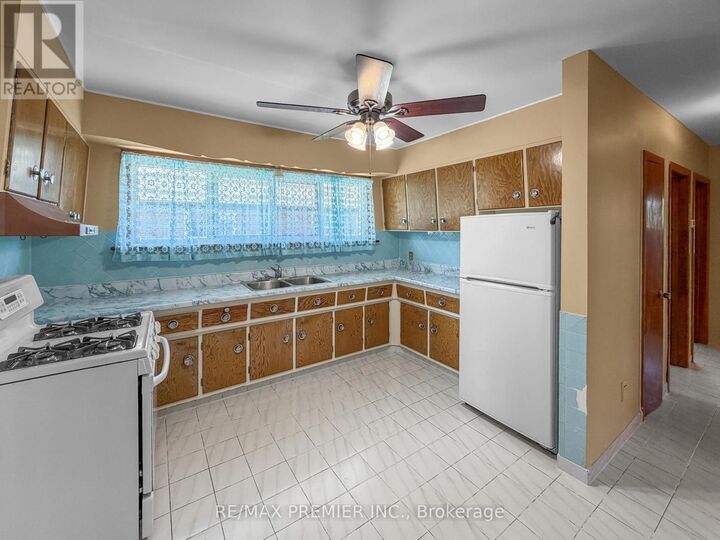 Property Photo:  610 Woodward Avenue Main  ON L8H 6P1 