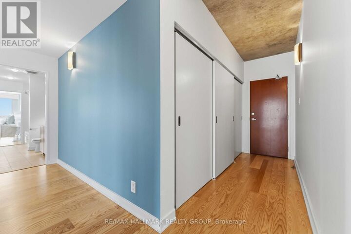 Property Photo:  324 Laurier Avenue West 2110  ON K1P 0A4 