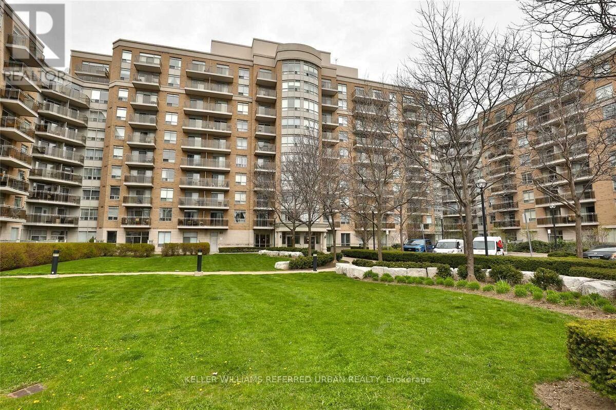 Property Photo:  650 Lawrence Avenue West 813  ON M6A 3E8 