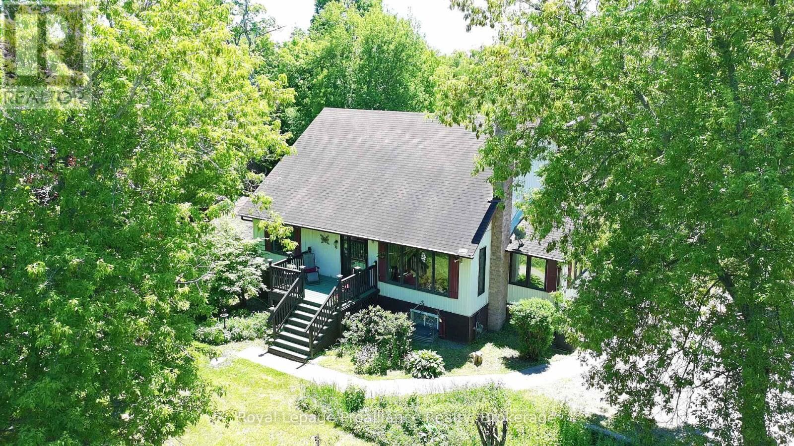 Property Photo:  144 Wellington Street  ON K0K 2C0 