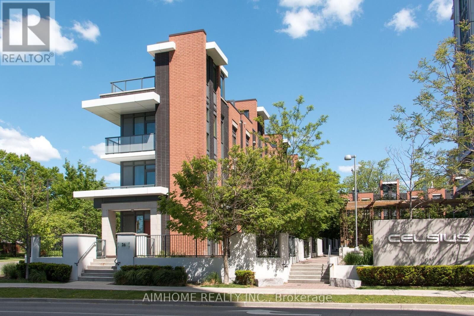 Property Photo:  26 Churchill Avenue Th120  ON M2N 0J3 