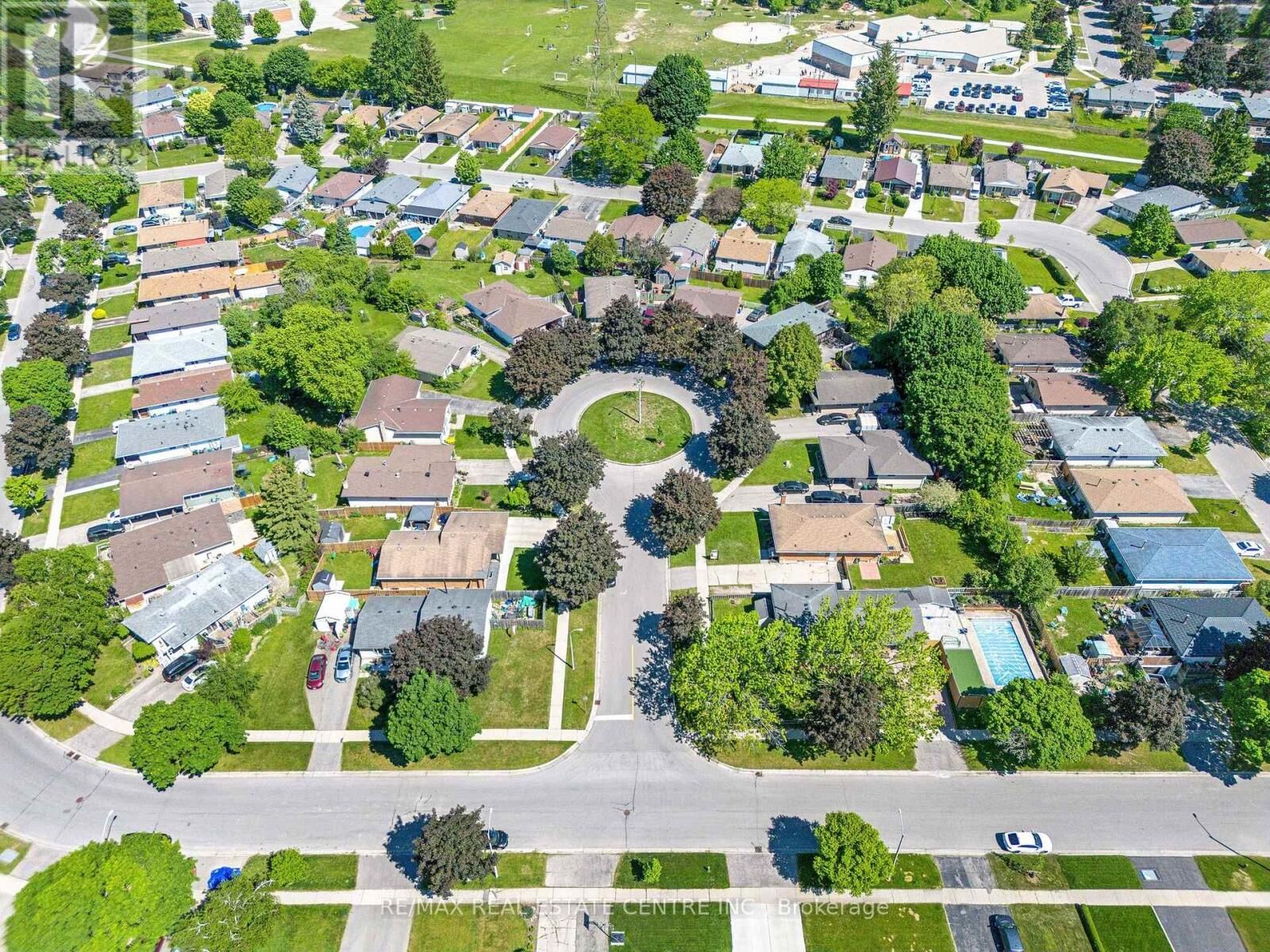 Property Photo:  12 Selkirk Court  ON N2E 1M3 