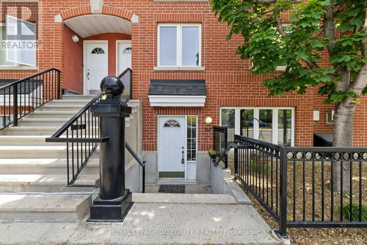 Property Photo:  237 Cumberland Street  ON K1N 8W6 