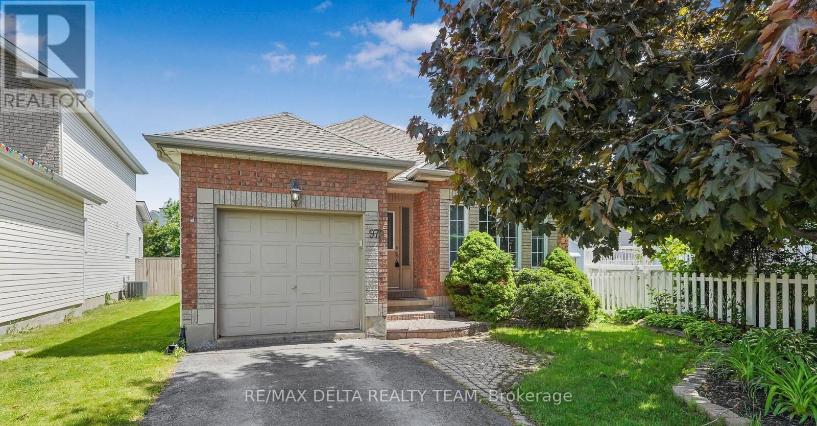 Property Photo:  979 Como Crescent  ON K4A 3Z6 