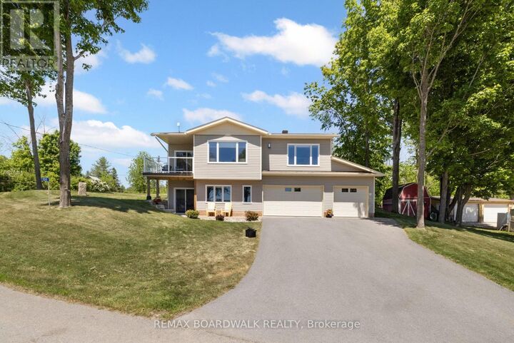 Property Photo:  159 Dunlop Crescent  ON K7C 4K8 
