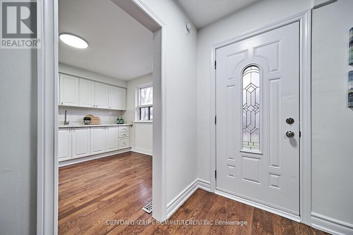 Property Photo:  48 Tulloch Drive Main  ON L1S 2S1 