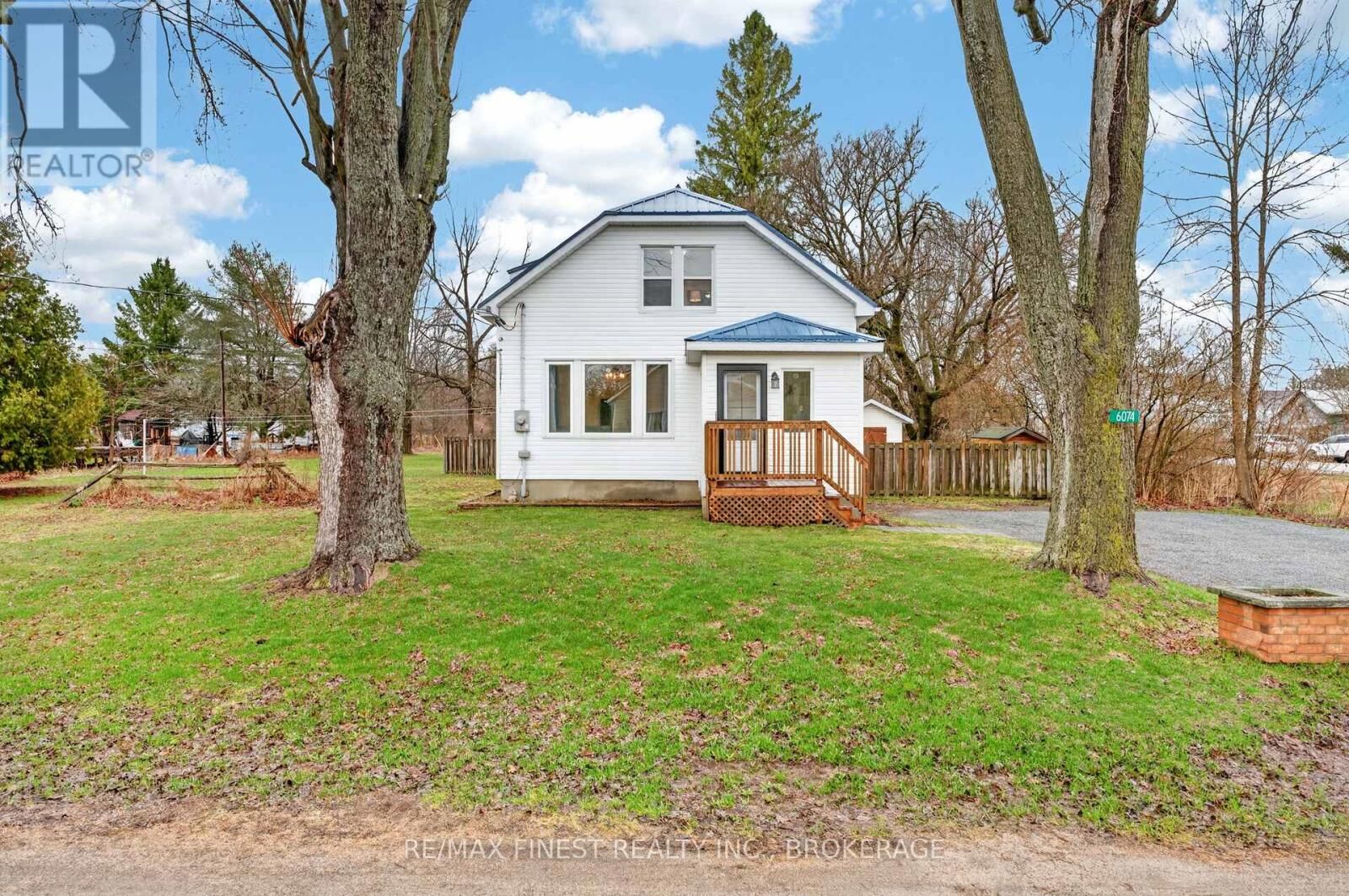 Property Photo:  6074 Bank Street  ON K0H 2W0 