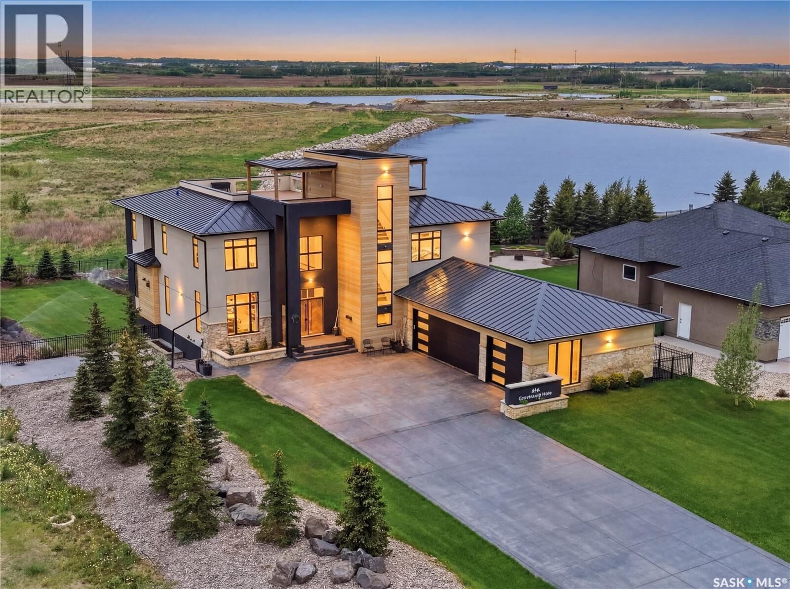 Property Photo: 414 Greenbryre Lane SK S7V 0H8