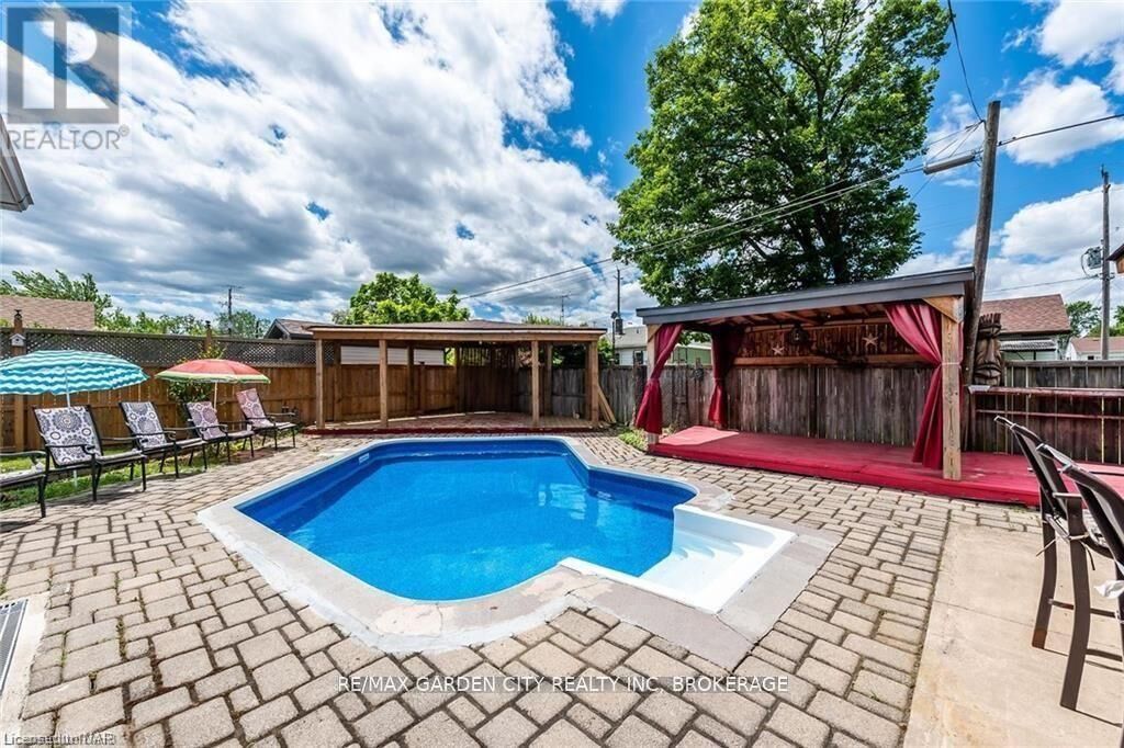 Property Photo:  834 David Street Upper  ON L3B 2C3 