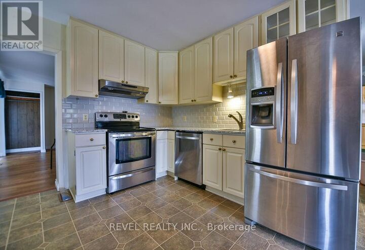 Property Photo:  711 Eyre Boulevard  ON P4N 4Z3 