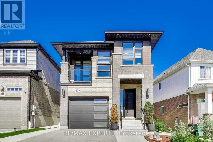 Property Photo:  228 Woodbine Avenue  ON N2R 1Y5 