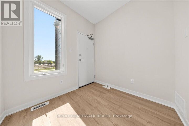 Property Photo:  249 Lamarche Avenue  ON K1W 0M5 