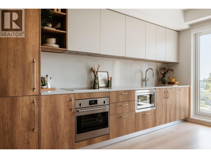 Property Photo:  133 West 49th Avenue 422  BC V5Z 2S3 
