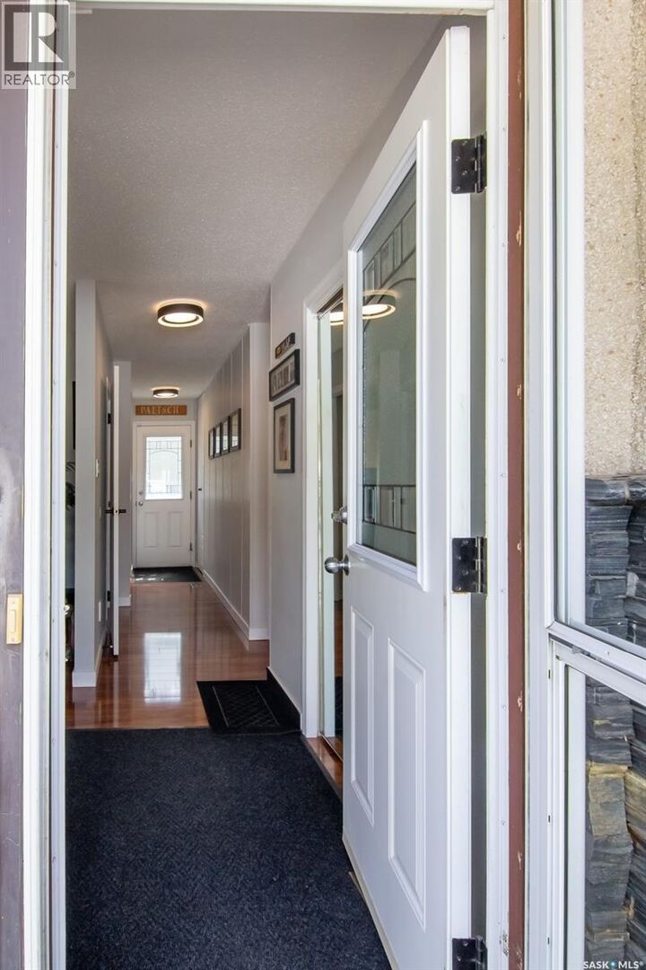 Property Photo:  266 Albany Crescent  SK S7K 3X8 