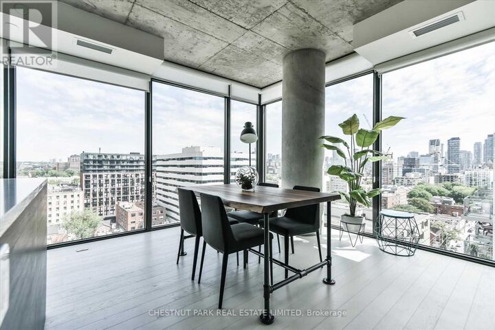 Property Photo:  111 Bathurst Street 908  ON M5V 2R1 