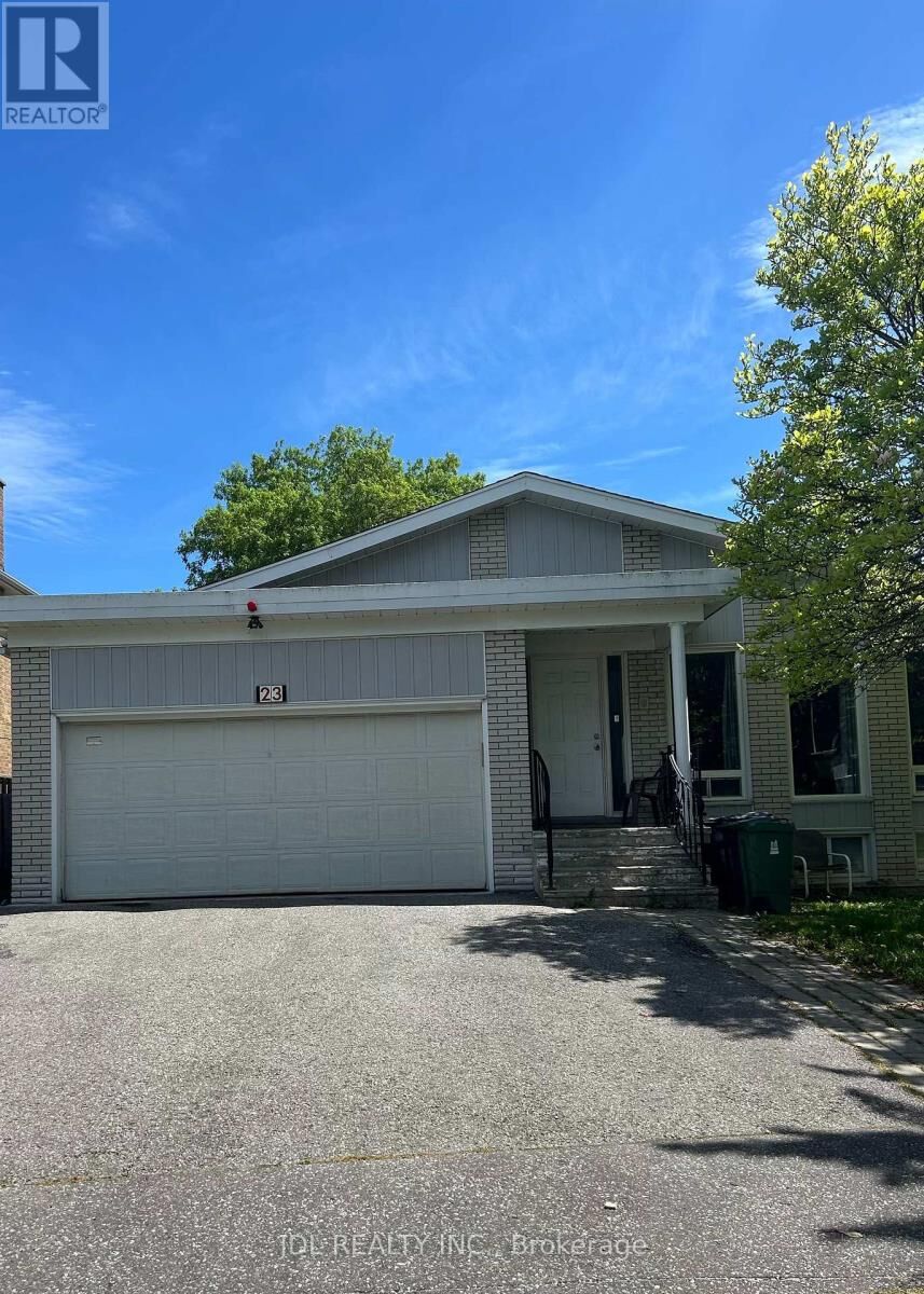 Property Photo:  23 Pineway Blvd Boulevard Main Floor  ON M2H 1A3 
