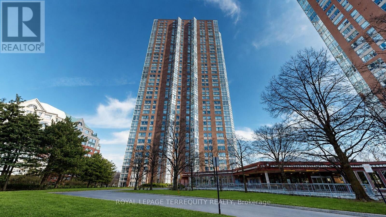 Property Photo:  7 Concorde Place 3102  ON M3C 3N4 