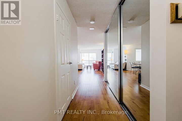 Property Photo:  25 The Esplanade 2611  ON M5E 1W5 