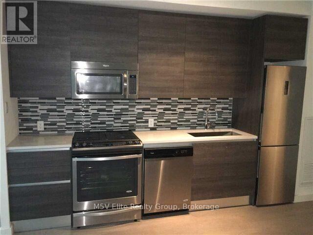 Property Photo:  111 Bathurst Street 426  ON M5V 2R1 