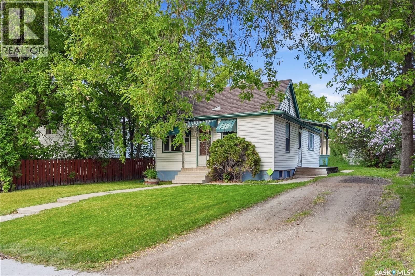 Property Photo: 1148 K Avenue N SK S7N 2N8