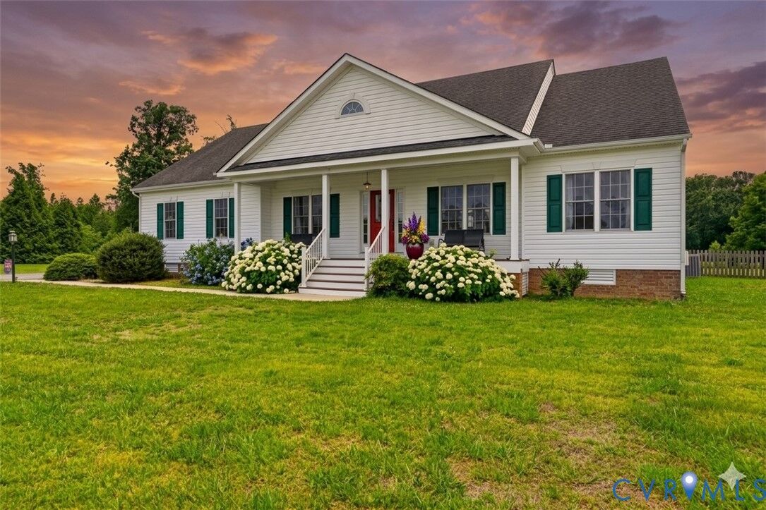 Property Photo: 5305 Wellington Ridge Road VA 23231