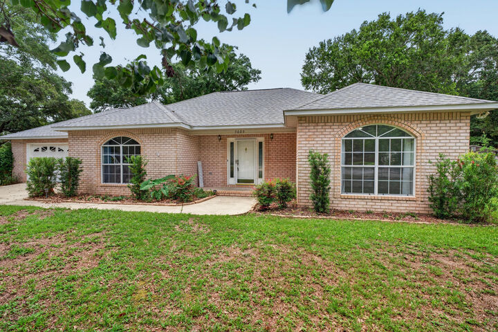 Property Photo:  5605 Richmond Court  FL 32571 