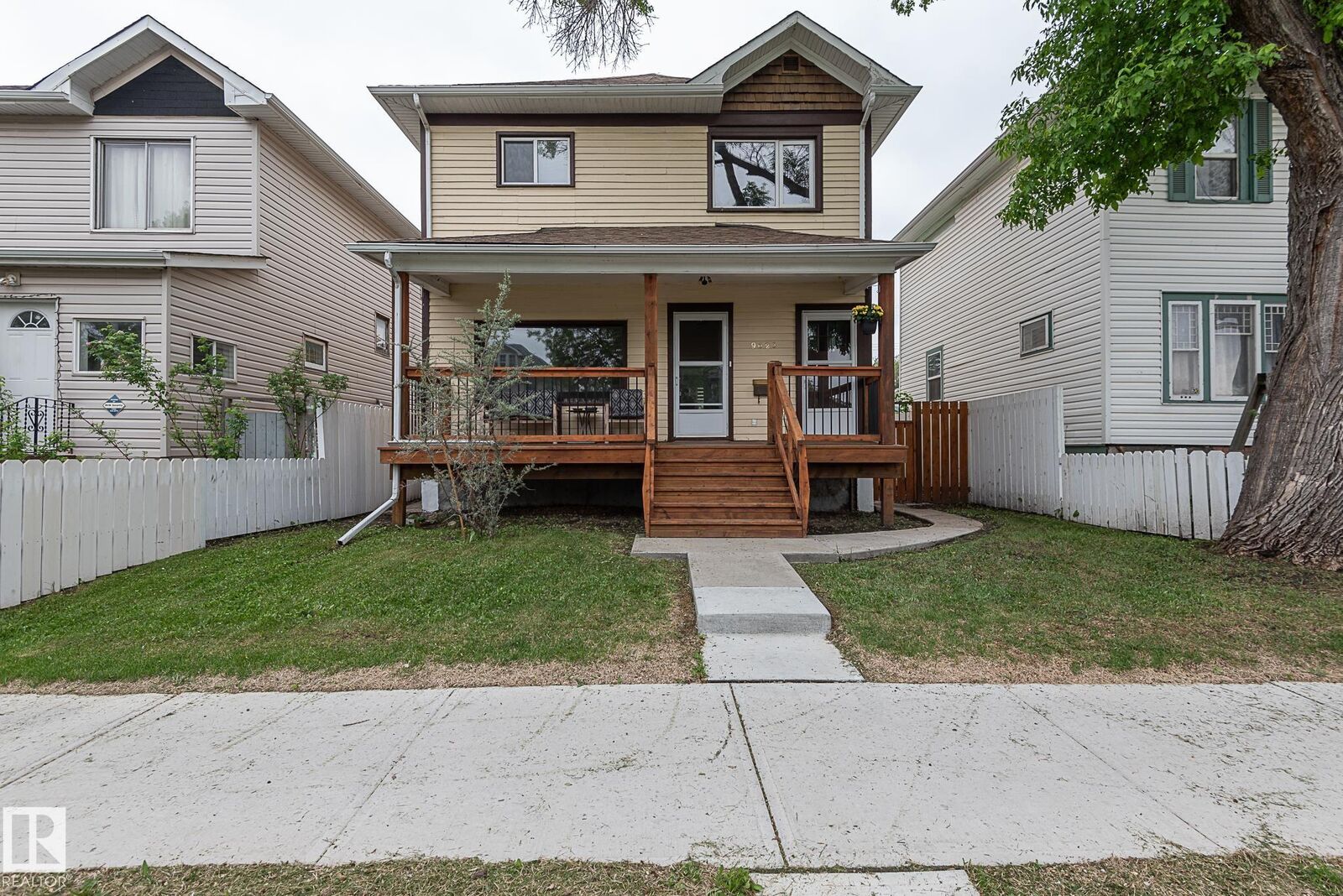 Property Photo:  9623 110A Avenue NW  AB T5H 1J8 