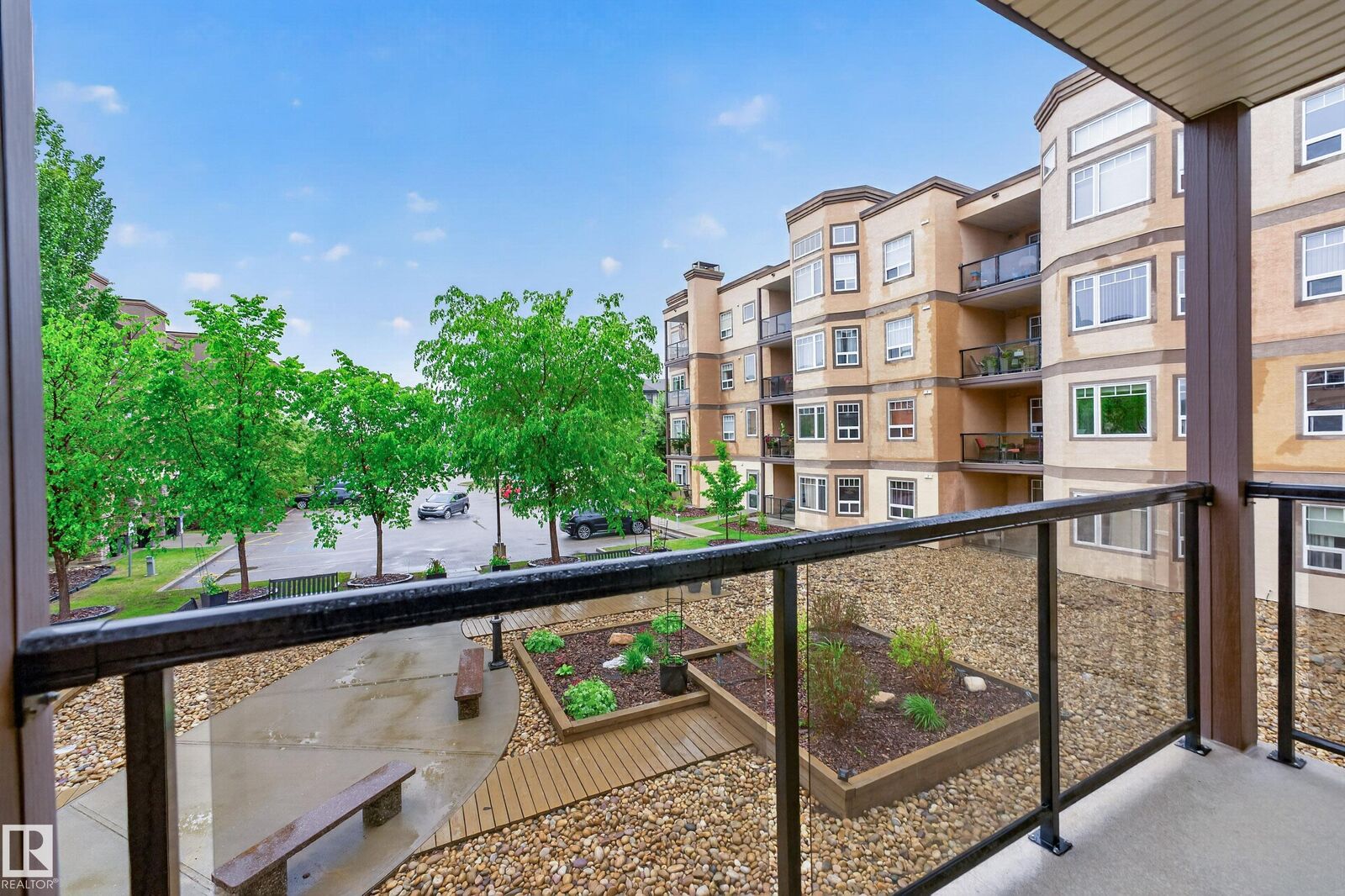 Property Photo:  2045 Grantham Court NW 207  AB T5T 3X6 