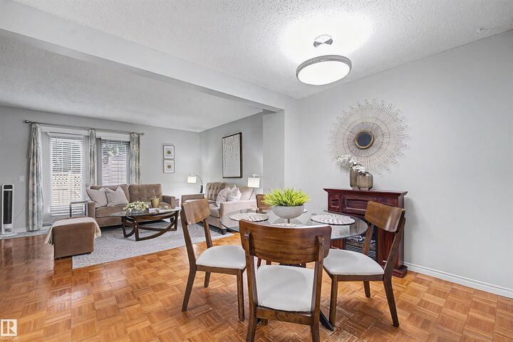 Photo de la propriété:  5420 146 Avenue NW  AB T5A 4L6 