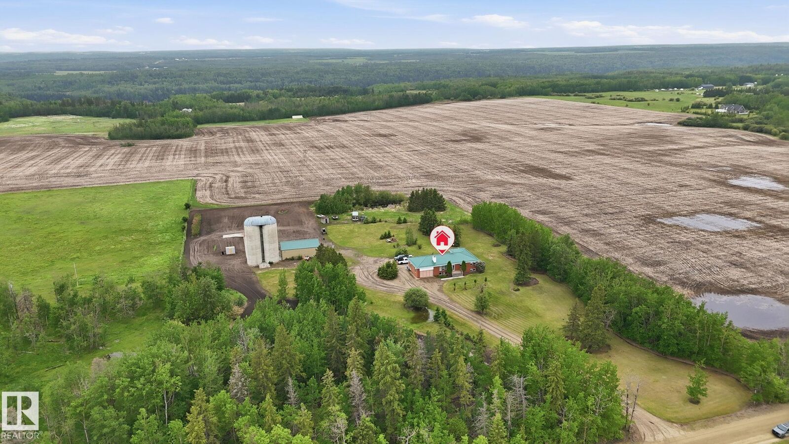 Property Photo: 1307 Twp Road 510 AB T7Y 2N2