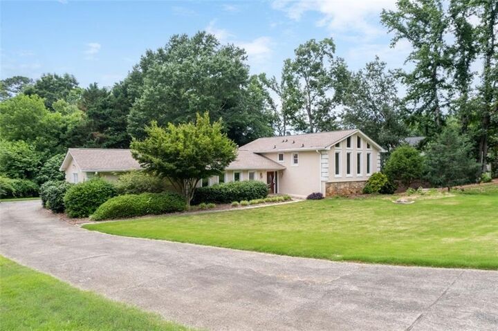 Property Photo: 953 Hidden Hollow Drive GA 30068