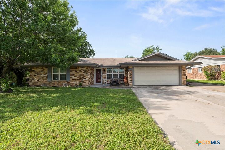 Property Photo:  2910 Cypress Drive  TX 76543 
