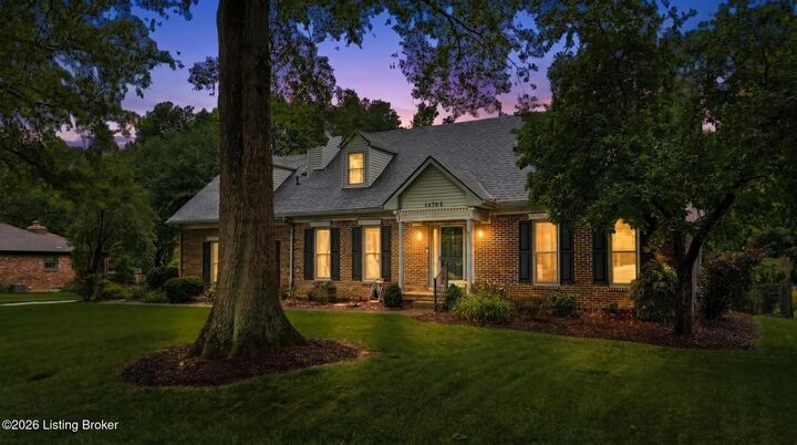 Property Photo: 10705 Sevenoaks Dr KY 40241