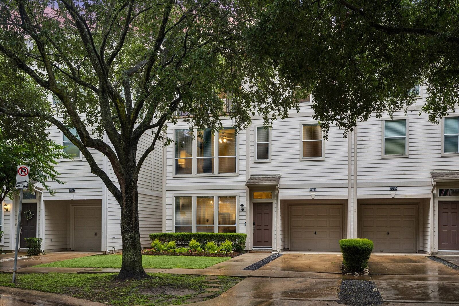 Property Photo: 3051 S Heights Hollow Lane TX 77007