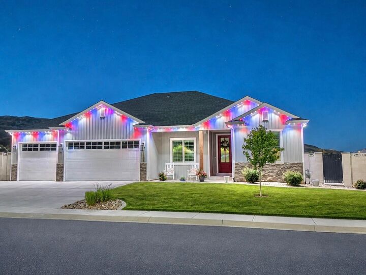 Property Photo:  1008 E 4290 N  UT 84721 