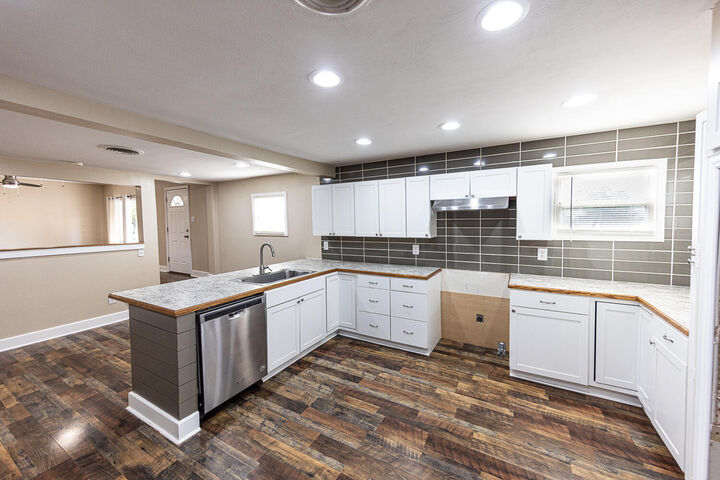 Property Photo:  1155 S 10th Street  TX 79364 