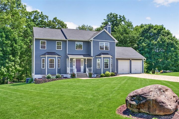 Property Photo:  22 Hampton Place  NY 12518 