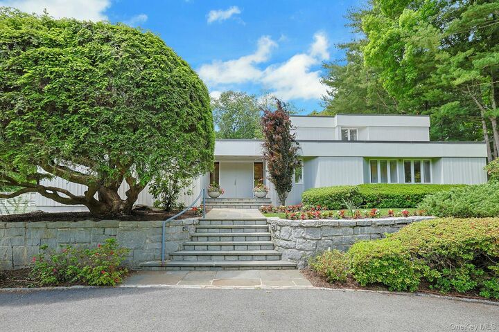 Property Photo:  10 Cypress Point Drive  NY 10577 
