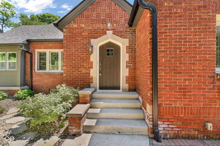 Property Photo:  935 N Campbell Avenue  IN 46219 