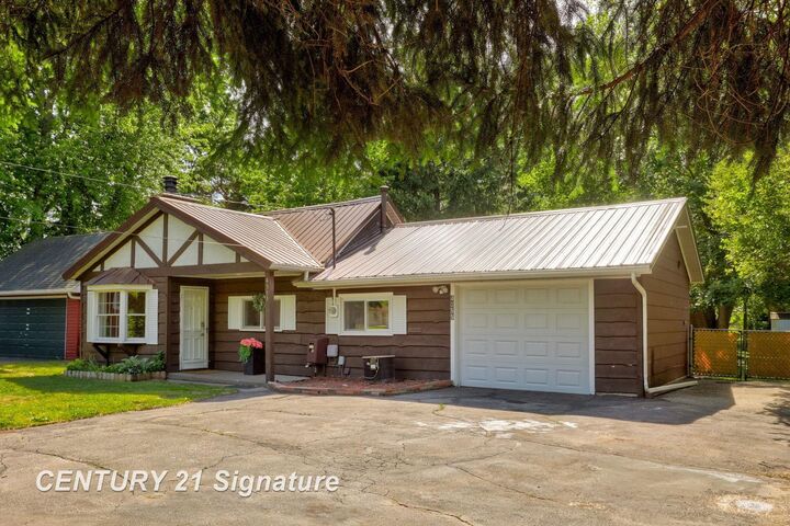 Property Photo: 4355 N Michigan Avenue MI 48604