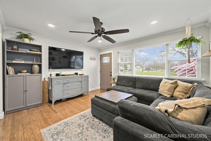 Property Photo: 617 E Berkshire Avenue IL 60148