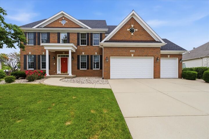 Property Photo: 21250 S Redwood Lane IL 60404