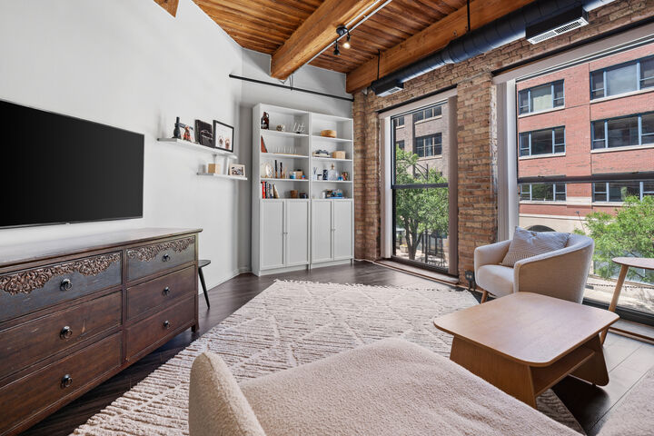 Property Photo:  225 W Huron Street 209  IL 60654 