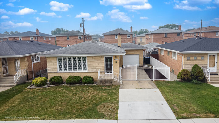Property Photo: 8517 W Carmen Avenue IL 60656