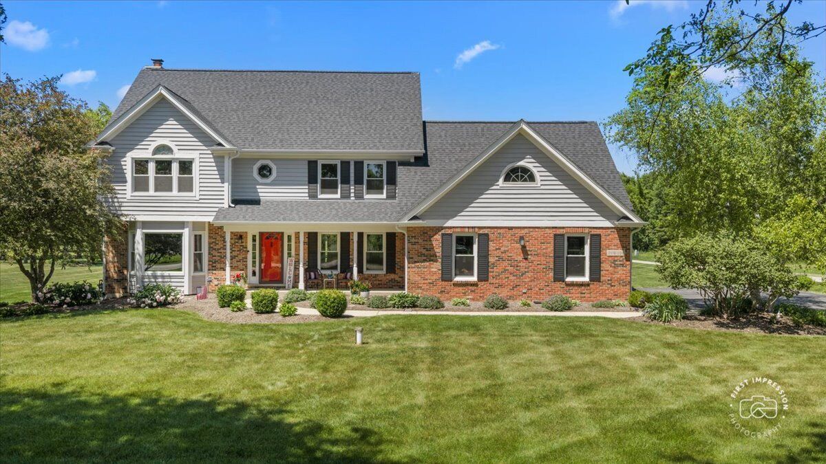 Property Photo: 39W016 W Hilltop Drive IL 60175