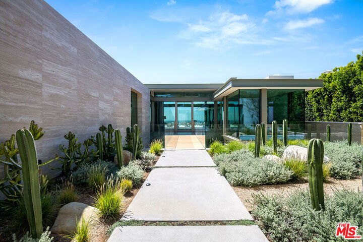 Property Photo:  9016 Thrasher Avenue  CA 90069 
