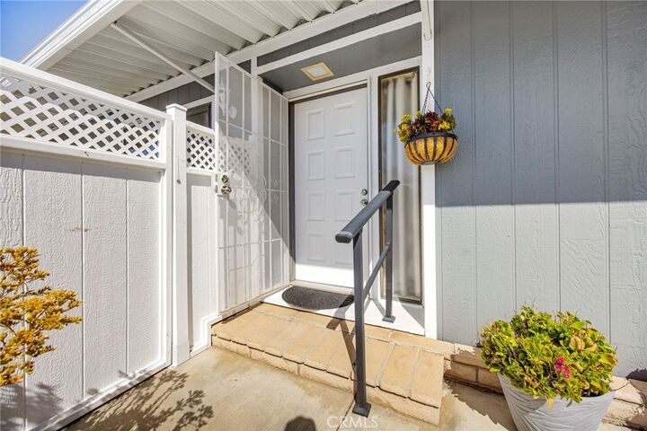 Property Photo:  29135 Via Zapata  CA 92563 