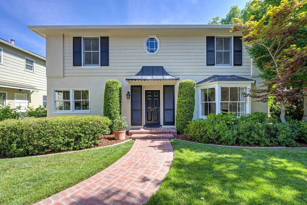 Property Photo:  1217 Robertson Way  CA 95818 