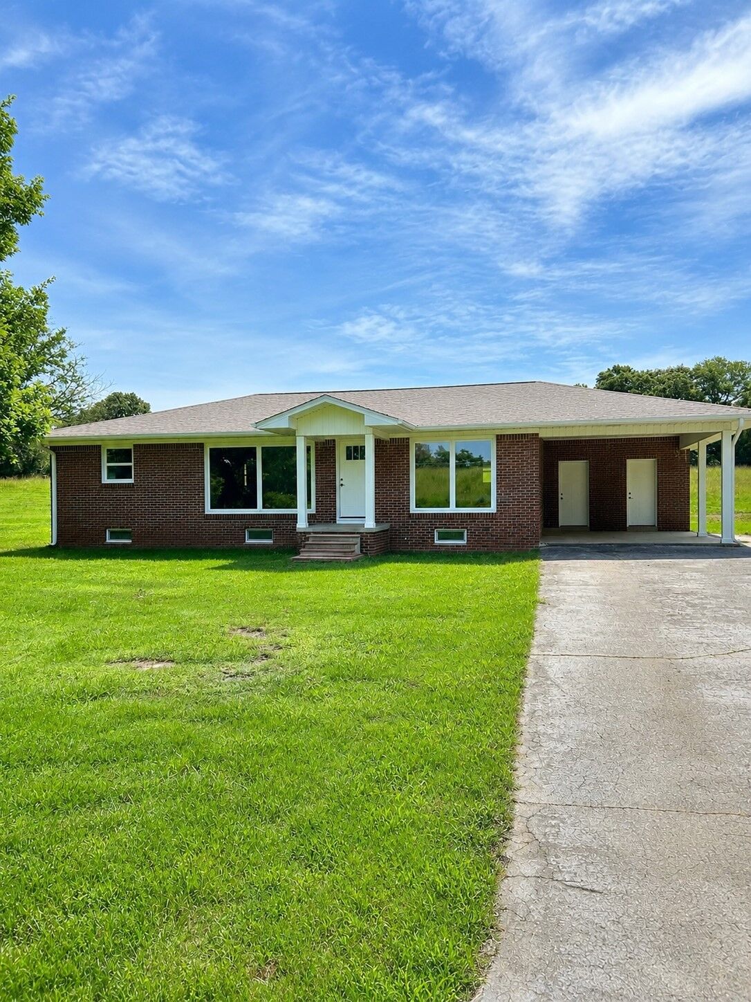 Property Photo:  212 1st Ave N  TN 38469 