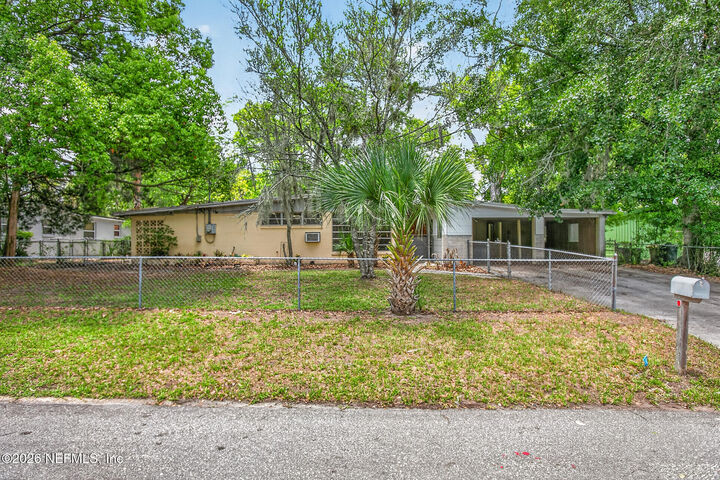 Property Photo: 1640 Chateau Drive FL 32221